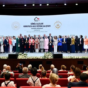 Emine Erdoğan ve Bakanımız Göktaş "Gönül Elçileri Koruyucu Aile Vizyon Çalıştayı Kapanış Programı"na katıldı - fotoğraf 33