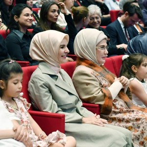 Emine Erdoğan ve Bakanımız Göktaş "Gönül Elçileri Koruyucu Aile Vizyon Çalıştayı Kapanış Programı"na katıldı - fotoğraf 36