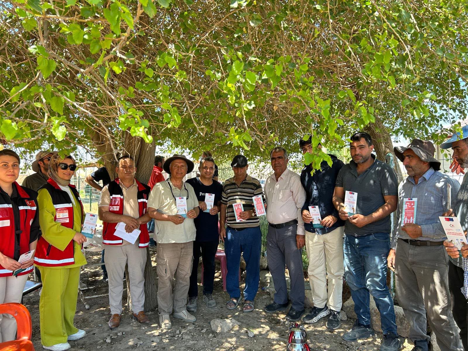 İl Müdürlüğümüze bağlı Harran Sosyal Hizmet Merkezimiz, “Elimden Tutar mısın?” projesi kapsamında ilçemizde bulunan kültürel ve turistik alanlarda koruyucu aile hizmet modelimize yönelik farkındalık çalışması gerçekleştirdi.