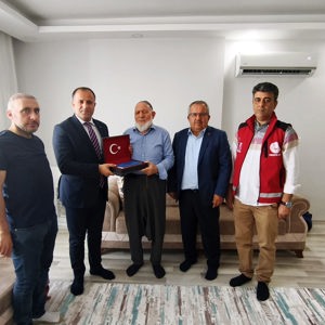 Babalar Günü vesilesiyle aziz şehidimiz Fevzettin TEKBALIK’ın kıymetli babası Mehmet TEKBALIK’ı ziyaret ettik. - fotoğraf 1