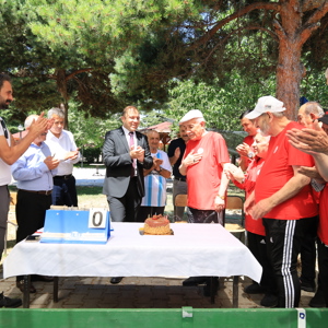   İl Müdürümüz Sayın Abdulhalim Ünalan Ve İdarecilerimizin Katılımıyla, Erzincan 100. Yıl Atatürk Huzurevi Bocce Takımımız İle Sivas İhramcızade Huzurevi Bocce Takımı Arasında Heyecan Dolu Bir Bocce Karşılaşması Gerçekleşti. - fotoğraf 2