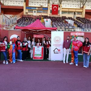 Koruyucu Aile Hizmet Modeli Tanıtım Standını Sayın Valimiz Cevdet ATAY Ziyaret Etti - fotoğraf 3