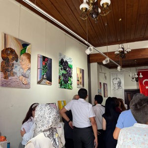 RENKLER UMUDA DÖNÜŞTÜ; GENÇ YÜREKLERİN ESERLERİ SERGİLENDİ - fotoğraf 8