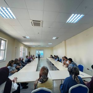Battalgazi Sosyal Hizmet Merkezimiz tarafından Sosyal ve Ekonomik Destek hizmet modelimizden yaralanmak için başvuruda bulunan müracaatçılarımıza yönelik Modüler Aile Eğitim Programı kapsamında "Kendini Bilmek" konusunda eğitim verilmiştir. - fotoğraf 3