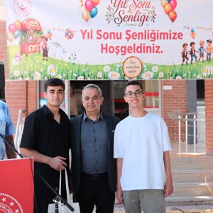 İl Müdürümüz Sayın Ömer Faruk ERGÜN, Çocuk Evleri Sitemizde düzenlenen yıl sonu şenliğine katılarak çocuklarımızın sevincine ortak oldu. - fotoğraf 2