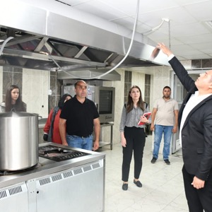 İl Müdürümüz Mustafa TOSUNOĞLU, Kars Huzurevi Yaşlı Bakım ve Rehabilitasyon Merkezi Müdürlüğünü ziyaret etti. - fotoğraf 3