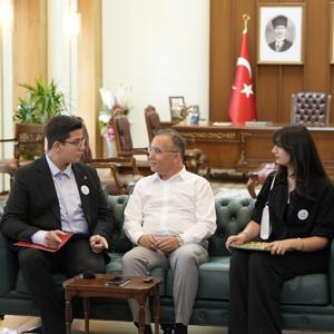 Gaziantep Çocuk Hakları Komitesi Üyelerinden Valimiz Sayın Kemal Çeber’e Ziyaret - fotoğraf 1