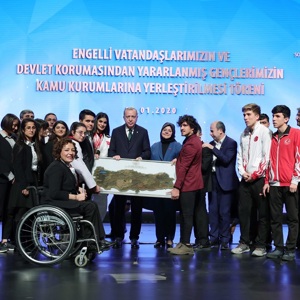 Cumhurbaşkanı Erdoğan ve Bakan Selçuk, Engelli Vatandaşlarımızın ve Devlet Korumasından Yararlanmış Gençlerimizin Kamu Kurumlarına Yerleştirilmesi Törenine Katıldı - fotoğraf 14