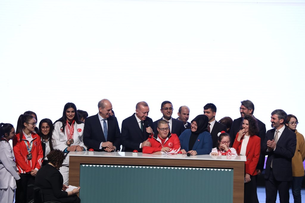 Cumhurbaşkanı Erdoğan ve Bakan Selçuk, Engelli Vatandaşlarımızın ve Devlet Korumasından Yararlanmış Gençlerimizin Kamu Kurumlarına Yerleştirilmesi Törenine Katıldı