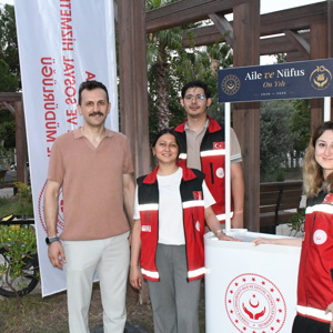 Açık Hava Film Gösteriminde Ailelerimiz ve Çocuklarımızla Bir Araya Geldik - fotoğraf 8