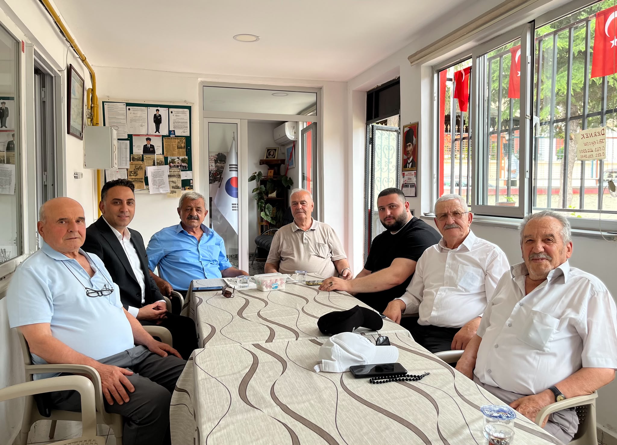 İl Müdürümüz Harun TOHUMCU, Babalar Günü dolayısıyla Edirne Muharip Gaziler Derneğini ziyaret etti.