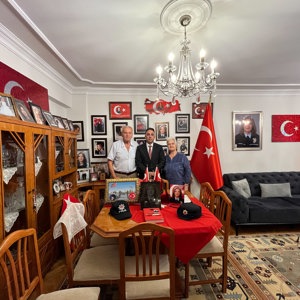 İl Müdürümüz Harun TOHUMCU, Babalar Günü dolayısıyla Şehit Polis Memuru Nefise ÇETİN ÖZSOY’un kıymetli ailesini ziyaret etti. - fotoğraf 1