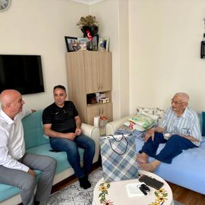 İl Müdürümüz Harun TOHUMCU, Babalar Günü kapsamında hizmet modellerimizden faydalanan aileyi ziyaret etti. - fotoğraf 1