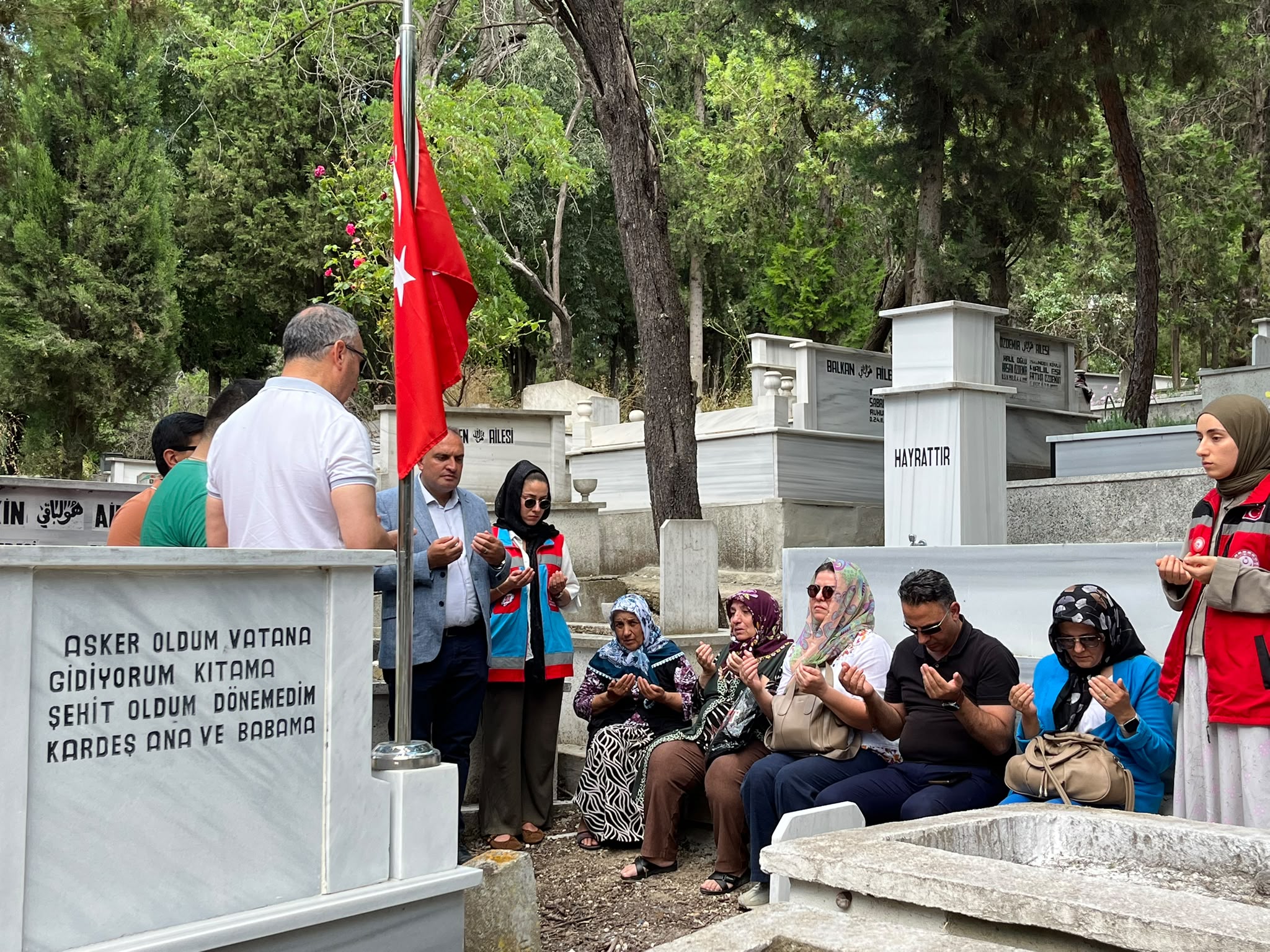 Şehit Mustafa TEZGİDER kabri başında dualar ile anıldı.