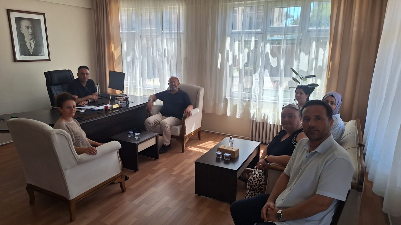 İl Müdürümüz Harun TOHUMCU ve İl Müdür Yardımcımız, İl Müdürlüğümüze bağlı Edirne İlk Kabul Arda Çocuk Evleri Sitesi Müdürlüğü'nü ziyaret etti.