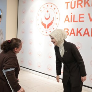 Bakanımız Göktaş, bakanlık personeli ile bayramlaştı - fotoğraf 4