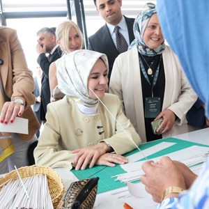 Bakanımız Göktaş, İzmir'de "Yükselen Kadınlar: Kendi İşim, Benim İzim" programında konuştu - fotoğraf 14
