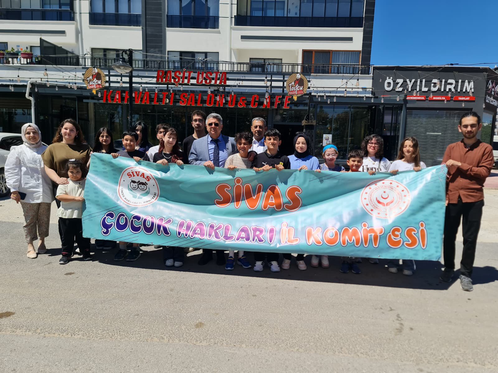 İl Müdürümüz Özgür Kırmızıtaş, Çocuk Hakları İl Komitesi Üyeleri ve Aileleriyle Buluştu