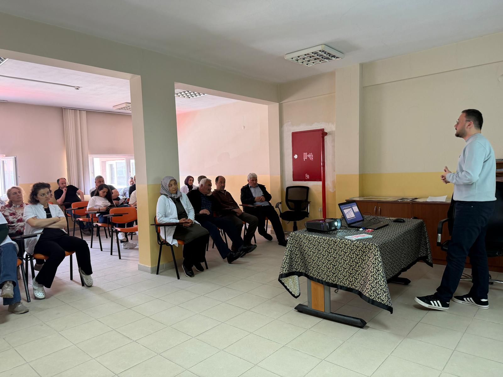 Görele İlçe Sağlık Müdürlüğü Personeline Koruyucu Aile Hizmet Modeli Tanıtıldı