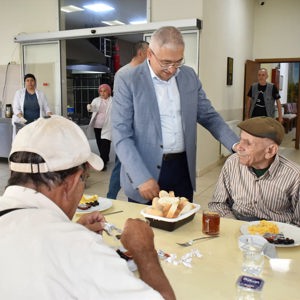 İl Müdürümüz Faruk Uysal, İnegöl Fatma Göztepe Huzurevi  ziyaret etti - fotoğraf 1