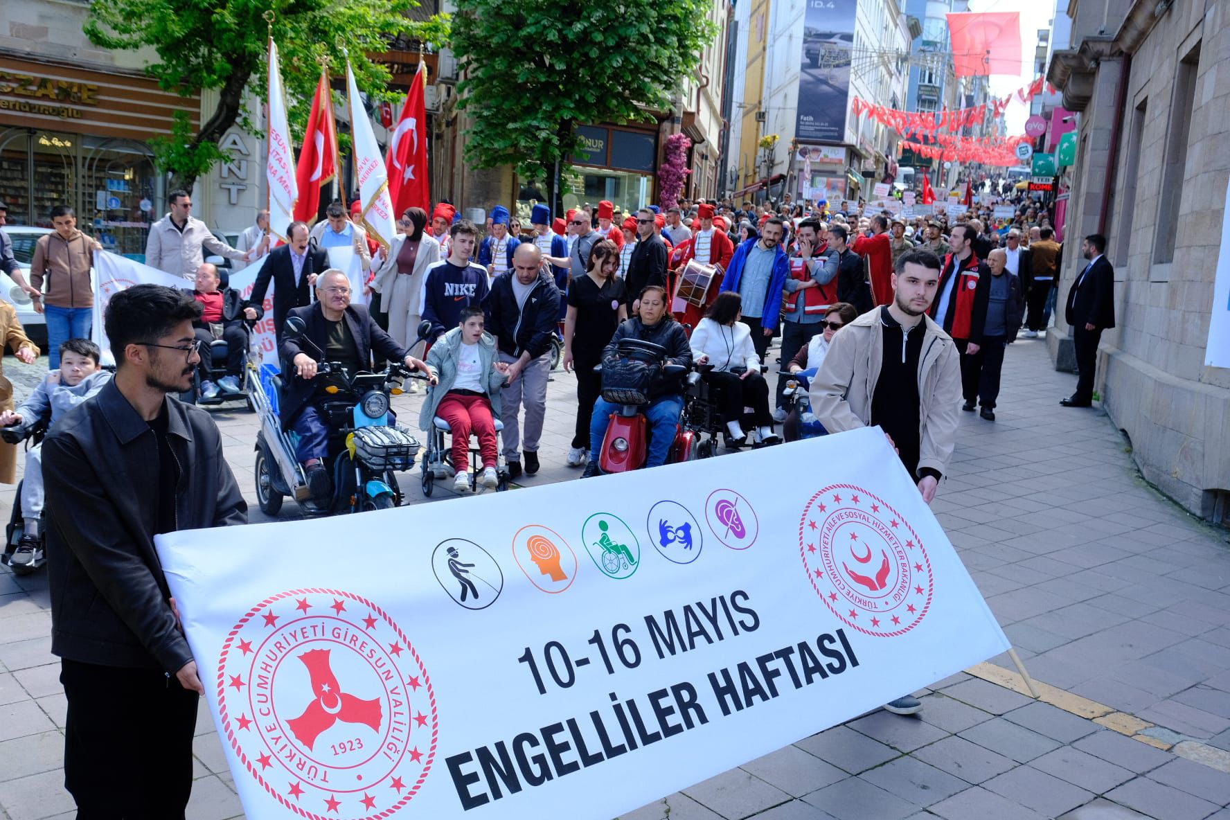 Engelliler Haftası Kapsamında Farkındalık Yürüyüşü Gerçekleştirildi