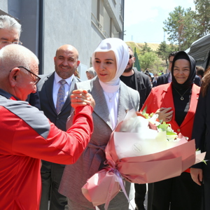 Bakanımız Sayın Mahinur Özdemir Göktaş ve Valimiz Dr. Erdinç Yılmaz, İl Müdürlüğümüze Bağlı Aktif Yaşam Merkezi’nin Açılışını Gerçekleştirdi - fotoğraf 1