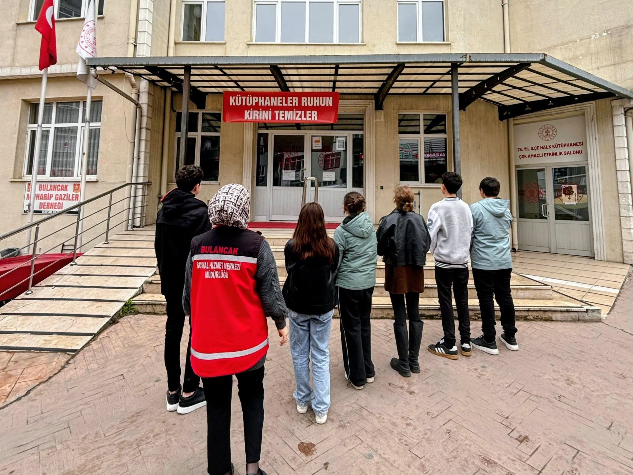 Okul Destek Projesi Kapsamında Çocuklarla Kütüphane Ziyareti Gerçekleştirildi