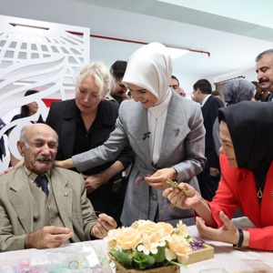Bakanımız Göktaş, Eskişehir'de Yaşlı Aktif Yaşam Merkezi'nin açılışında konuştu - fotoğraf 4
