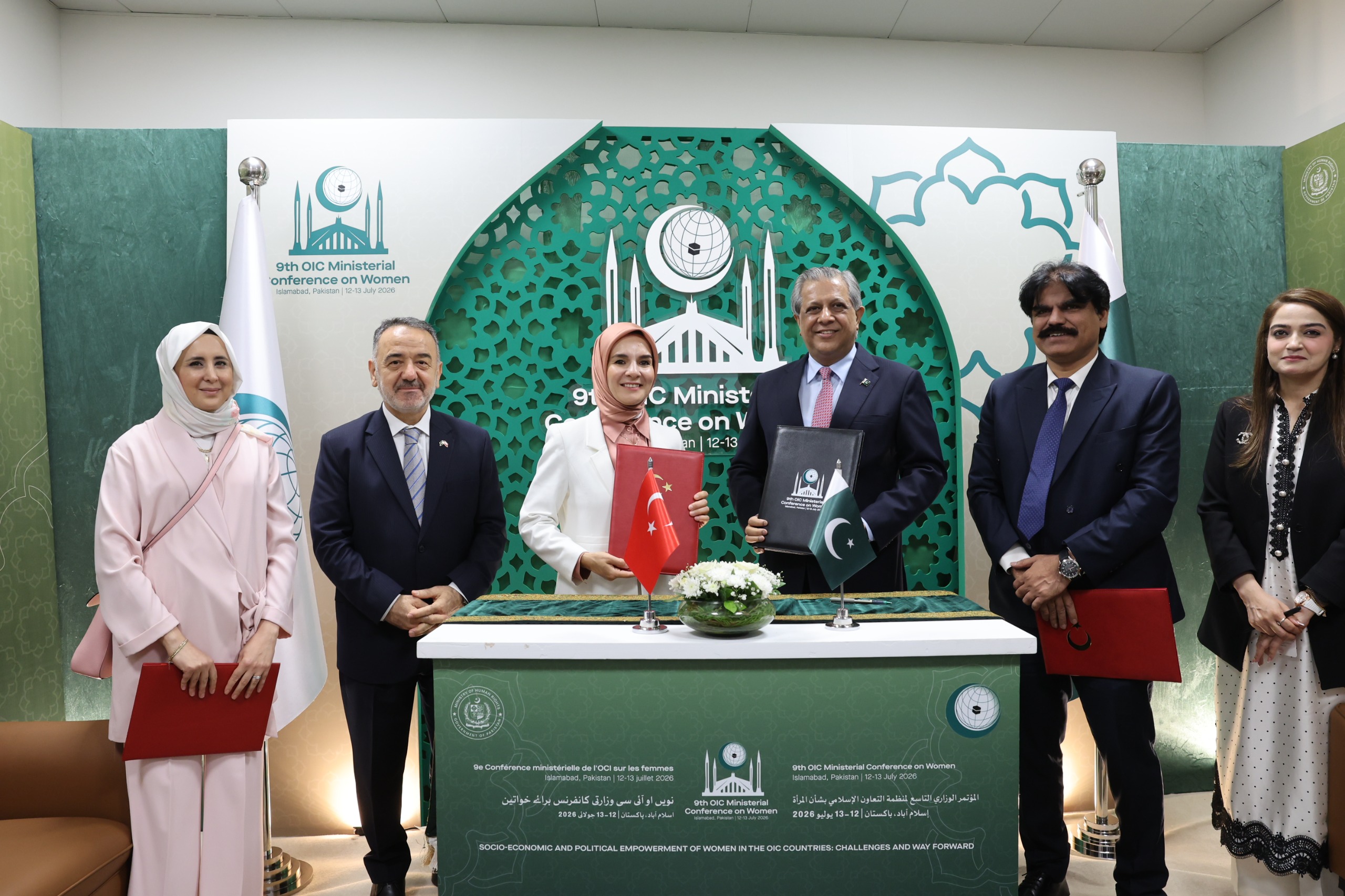 ​Bakanımız Göktaş, Pakistan'da İİT 9. Kadından Sorumlu Bakanlar Konferansı kapsamında ikili görüşmelerde bulundu