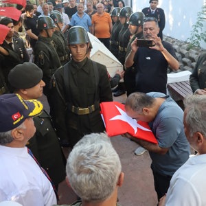 Kahraman Kıbrıs Gazimizi Dualarla Ebediyete Uğurladık - fotoğraf 4