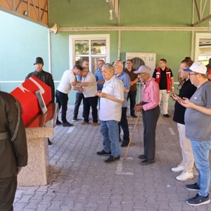 Kahraman Kıbrıs Gazimizi Dualarla Ebediyete Uğurladık - fotoğraf 6