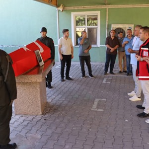 Kahraman Kıbrıs Gazimizi Dualarla Ebediyete Uğurladık - fotoğraf 8