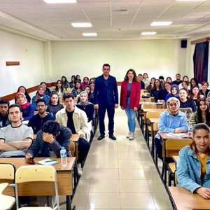 KSÜ Sosyal Hizmet Bölümü Öğrencilerine Koruyucu Aile Hizmet Modeli Tanıtıldı - fotoğraf 1