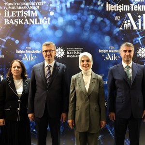 Bakanımız Göktaş, "Yeni İletişim Teknolojileri ve Aile Paneli"nin açılışında konuştu - fotoğraf 2