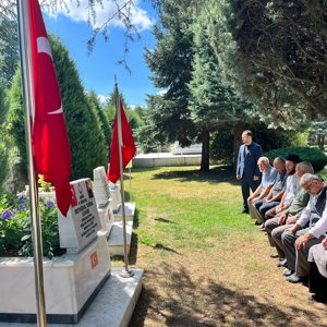 15 Temmuz Demokrasi ve Milli Birlik Günü Kapsamında Şehit Kabirleri Ziyaret Edildi. - fotoğraf 2