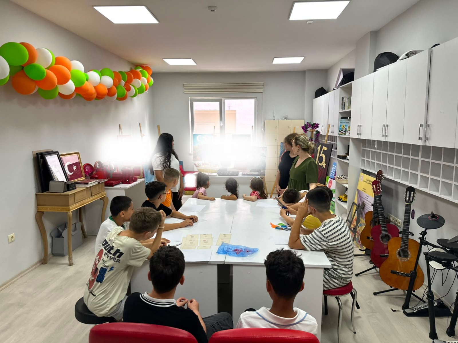Çocuklardan Anlamlı El Sanatları Atölyesi