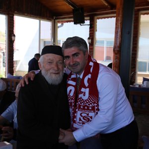 Bakan Yardımcımız Sayın Zafer Tarıkdaroğlu Huzurevlerinde Kalan Hürmet Makamının Sahibi Kıymetli Büyüklerimizle Buluştu - fotoğraf 1