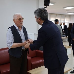 Bakan Yardımcımız Sayın Zafer Tarıkdaroğlu Huzurevlerinde Kalan Hürmet Makamının Sahibi Kıymetli Büyüklerimizle Buluştu - fotoğraf 3