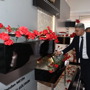 2 Temmuz Sivas Olayları'nın 33. Yıl Dönümünde Anma Töreni Gerçekleştirildi - fotoğraf 2