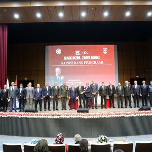 15 Temmuz’un Kahramanlık Destanı “İrade Bizim Zafer Bizim” Konferansında Anlatıldı - fotoğraf 2