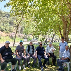Salihli Huzurevi Sakinlerimiz Öğrencilerle Kuşaklar Arası Buluşmada Bir Araya Geldi - fotoğraf 3