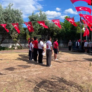 İhtisaslaştırılmış Çocuk Evleri Sitesi’nde 15 Temmuz Demokrasi ve Millî Birlik Günü Anma Programı Düzenlendi - fotoğraf 3