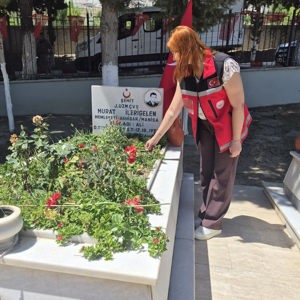 Akhisar Şehitliğinde 15 Temmuz Anma Programına Katılım Sağlandı - fotoğraf 1