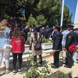Akhisar Şehitliğinde 15 Temmuz Anma Programına Katılım Sağlandı - fotoğraf 5