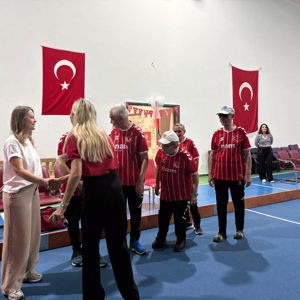 Soma Huzurevi Bocce Takımı Dostluk Müsabakasından Galibiyetle Ayrıldı - fotoğraf 2