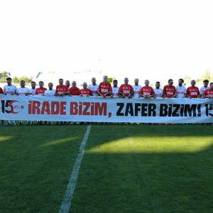 15 Temmuz’un Aziz Hatırası Dostluk Futbol Karşılaşmasıyla Yaşatıldı - fotoğraf 1