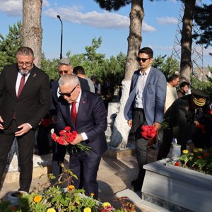 Vatan Uğruna Can Veren Aziz Şehitlerimiz Rahmetle Anıldı - fotoğraf 7