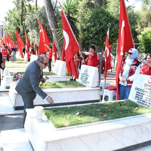 15 Temmuz Şehitleri ve Aileleri Ziyaret Edildi - fotoğraf 7