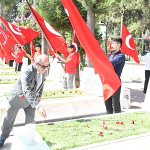 15 Temmuz Şehitleri ve Aileleri Ziyaret Edildi - fotoğraf 9
