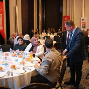 15 Temmuz Vesilesiyle Aziz Şehitlerimizin Kıymetli Aileleri ve Kahraman Gazilerimizle Yemekte Buluştuk - fotoğraf 9